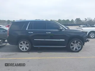 2017 Cadillac Escalade Luxury z VIN 1GYS4BKJ3HR307534, wystawiony jako IAAI lot #41762802 z przebiegiem 109 420 mil mil oraz . Historia ofert i sprzedaży dostępna na DreamBid. Obrazek 14.