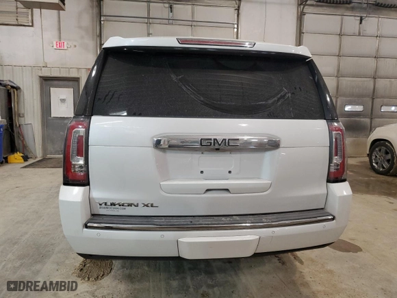 2019 GMC Yukon XL Denali with VIN 1GKS2HKJ3KR385015, listed as a Copart auction lot 42794965 with 108,116 mi miles and Salvage Title. Bid and sale history available at carsss.com. Image 6.
