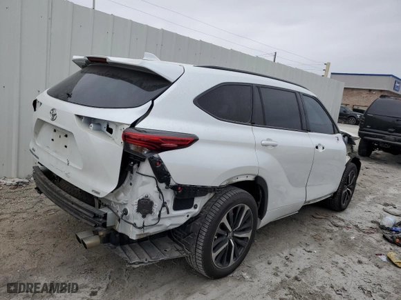 2022 Toyota Highlander XSE with VIN 5TDLZRAHXNS123496, listed as a Copart auction lot 79821694 with 41,095 mi miles and Salvage Title. Bid and sale history available at carsss.com. Image 3.