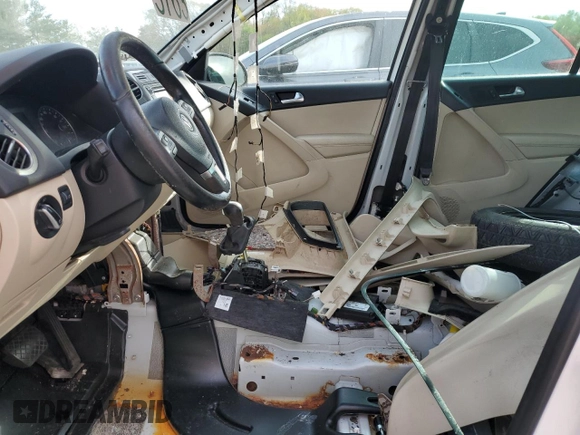 2012 Volkswagen Tiguan S with VIN WVGBV7AX5CW548166, listed as a Copart auction lot 54235285 with 184,338 mi miles and Clean Title. Bid and sale history available at DreamBid. Image 7.