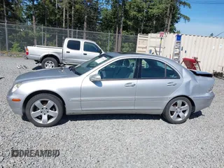 2001 Mercedes-Benz C 230/260/280/320 z VIN WDBRF61J51F013288, wystawiony jako IAAI lot #42322128 z przebiegiem Nie podano mil oraz . Historia ofert i sprzedaży dostępna na DreamBid. Obrazek 14.