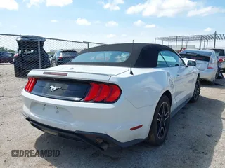 2018 Ford Mustang EcoBoost Premium z VIN 1FATP8UH3J5166286, wystawiony jako IAAI lot #42390424 z przebiegiem 92 077 mil mil oraz . Historia ofert i sprzedaży dostępna na DreamBid. Obrazek 4.