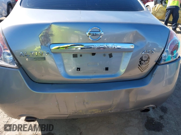 2007 Nissan Altima 2.5 with VIN 1N4AL21E47N448049, listed as a IAAI auction lot 41670529 with 253,355 mi miles. Bid and sale history available at carsss.com. Image 6.