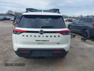 2023 Nissan Pathfinder SV z VIN 5N1DR3BD7PC272056, wystawiony jako IAAI lot #42184186 z przebiegiem 31 923 mil mil oraz . Historia ofert i sprzedaży dostępna na DreamBid. Obrazek 16.