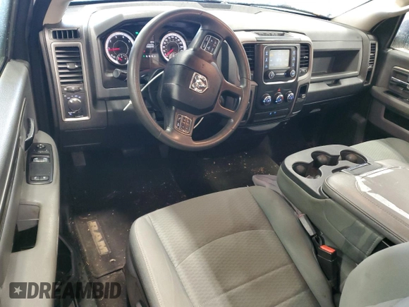 2018 Ram 1500 Tradesman z VIN 3C6JR6DT3JG181018, wystawiony jako Copart lot #57767115 z przebiegiem 146 687 mil mil oraz Nie do naprawy • Non repairable. Historia ofert i sprzedaży dostępna na DreamBid. Obrazek 8.