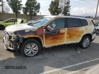 2024 GMC Acadia FWD Elevation z VIN 1GKENKKS0RJ200843, wystawiony jako Copart lot #42776275 z przebiegiem 6448 mil mil oraz Szkoda całkowita • Salvage title. Historia ofert i sprzedaży dostępna na DreamBid. Obrazek 1.