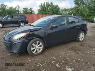 2011 Mazda 3 i Touring z VIN JM1BL1VG0B1487399, wystawiony jako Copart lot #57860375 z przebiegiem 177 755 mil mil oraz Szkoda całkowita • Salvage title. Historia ofert i sprzedaży dostępna na DreamBid. Obrazek 1.