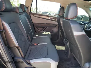 2024 Volkswagen Atlas Peak Edition SE z VIN 1V2CR2CAXRC568110, wystawiony jako Copart lot #48893395 z przebiegiem 10 441 mil mil oraz Nie do naprawy • Non repairable. Historia ofert i sprzedaży dostępna na DreamBid. Obrazek 11.