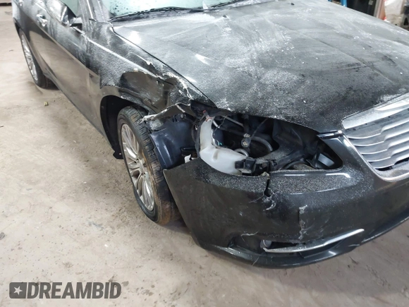 2012 Chrysler 200 Limited with VIN 1C3CCBCGXCN327154, listed as a IAAI auction lot 41330548 with 135,539 mi miles. Bid and sale history available at carsss.com. Image 6.
