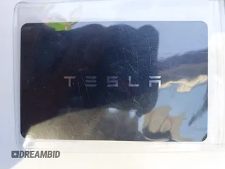2025 Tesla Model Y Long Range z VIN 7SAYGDED0SF314885, wystawiony jako IAAI lot #41871384 z przebiegiem 1 795 mil mil oraz . Historia ofert i sprzedaży dostępna na DreamBid. Obrazek 11.