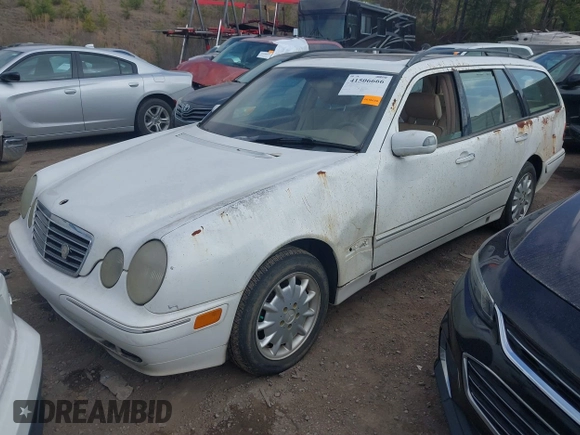 2001 Mercedes-Benz E-Class AWD with VIN WDBJH82J61X057506, listed as a IAAI auction lot 41506666 with 304,332 mi miles. Bid and sale history available at carsss.com. Image 2.