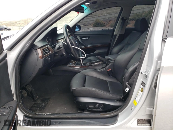 2006 BMW 3 Series 325i with VIN WBAVB13506KR59910, listed as a Copart auction lot 54754715 with 107,181 mi miles and Salvage title. Bid and sale history available at DreamBid. Image 7.