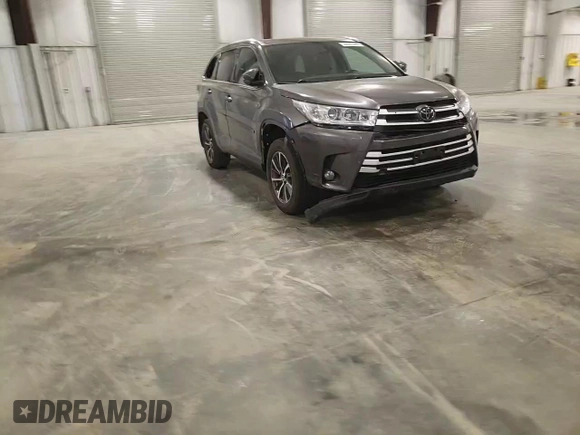 2018 Toyota Highlander SE z VIN 5TDJZRFH8JS528329, wystawiony jako Copart lot #56682465 z przebiegiem 131 082 mil mil oraz Szkoda całkowita • Salvage title. Historia ofert i sprzedaży dostępna na DreamBid. Obrazek 14.