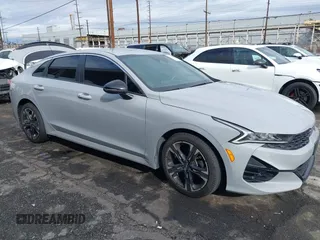 2022 Kia K5 GT-Line z VIN 5XXG64J20NG162978, wystawiony jako IAAI lot #41769301 z przebiegiem 24 201 mil mil oraz . Historia ofert i sprzedaży dostępna na DreamBid. Obrazek 1.