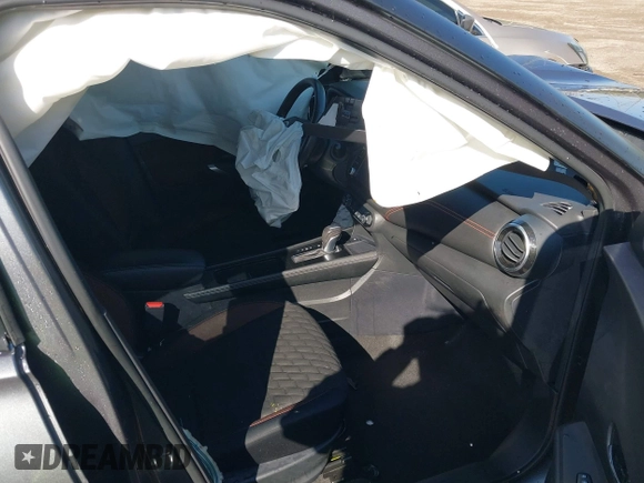 2021 Nissan Kicks SR z VIN 3N1CP5DVXML465845, wystawiony jako IAAI lot #41966146 z przebiegiem 56 134 mil mil oraz . Historia ofert i sprzedaży dostępna na DreamBid. Obrazek 5.