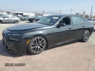 2024 BMW 7 Series 740i z VIN WBA23EH0XRCP69373, wystawiony jako Copart lot #76020204 z przebiegiem 9 981 mil mil oraz Czysty tytuł • Clean title. Historia ofert i sprzedaży dostępna na DreamBid. Obrazek 1.