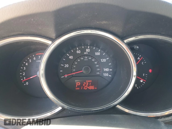 2012 Kia Sorento LX z VIN 5XYKT3A12CG241520, wystawiony jako Copart lot #49738575 z przebiegiem 110 486 mil mil oraz Czysty tytuł • Clean title. Historia ofert i sprzedaży dostępna na DreamBid. Obrazek 9.