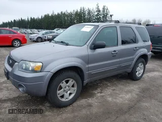 2007 Ford Escape Limited with VIN 1FMCU94147KA30136, listed as a IAAI auction lot 41896592 with 196,340 mi miles. Bid and sale history available at carsss.com. Image 2.