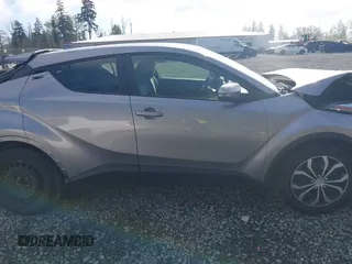 2020 Toyota C-HR LE z VIN JTNKHMBXXL1077939, wystawiony jako IAAI lot #42044122 z przebiegiem 47 140 mil mil oraz . Historia ofert i sprzedaży dostępna na DreamBid. Obrazek 13.
