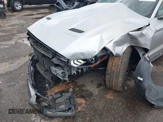 2019 Ford Mustang EcoBoost z VIN 1FATP8UH3K5106557, wystawiony jako IAAI lot #42223835 z przebiegiem 32 353 mil mil oraz . Historia ofert i sprzedaży dostępna na DreamBid. Obrazek 6.