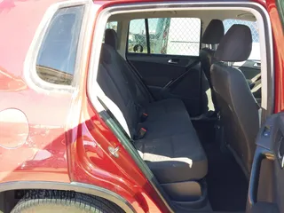 2013 Volkswagen Tiguan SE z VIN WVGBV7AX2DW006816, wystawiony jako IAAI lot #41702820 z przebiegiem 129 757 mil mil oraz . Historia ofert i sprzedaży dostępna na DreamBid. Obrazek 8.