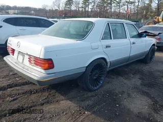 1988 Mercedes-Benz 420 Series 420SEL with VIN WDBCA35DXJA382796, listed as a IAAI auction lot 41658189 with 93,652 mi miles. Bid and sale history available at carsss.com. Image 4.