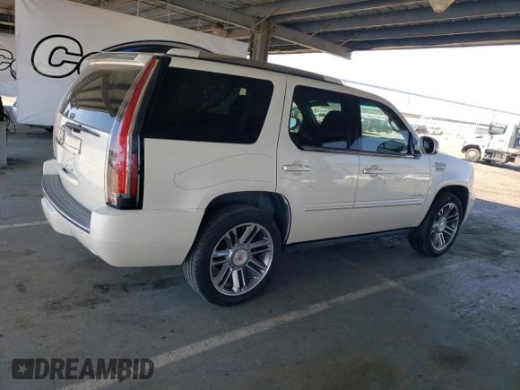 2013 Cadillac Escalade Premium z VIN 1GYS4CEF6DR240354, wystawiony jako Copart lot #57981635 z przebiegiem 120 582 mil mil oraz Szkoda całkowita • Salvage title. Historia ofert i sprzedaży dostępna na DreamBid. Obrazek 3.