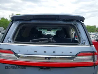 2021 Lincoln Navigator Black Label z VIN 5LMJJ3TT9MEL04485, wystawiony jako IAAI lot #42076087 z przebiegiem 69 704 mil mil oraz . Historia ofert i sprzedaży dostępna na DreamBid. Obrazek 18.