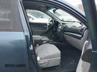 2015 Kia Sorento LX with VIN 5XYKTDA67FG605596, listed as a IAAI auction lot 41501271 with 95,122 mi miles. Bid and sale history available at carsss.com. Image 5.