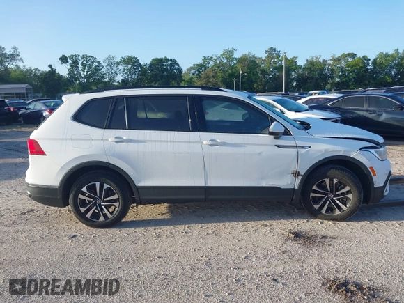 2022 Volkswagen Tiguan S z VIN 3VV1B7AX0NM126321, wystawiony jako IAAI lot #41939646 z przebiegiem 62 309 mil mil oraz . Historia ofert i sprzedaży dostępna na DreamBid. Obrazek 13.