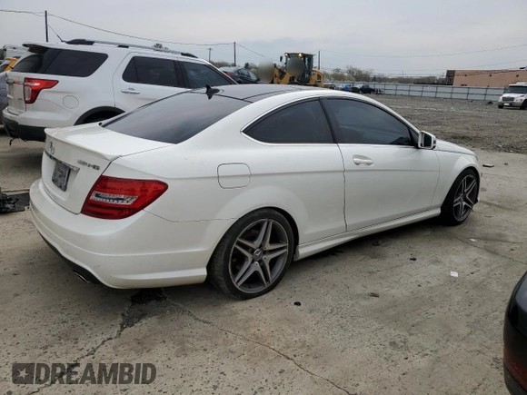 2013 Mercedes-Benz C 350 с VIN WDDGJ5HB4DG028644, выставлен на аукционе Copart как лот 52896985 с пробегом Не указан миль и Чистый • Clean title. История ставок и продаж доступна на DreamBid. Изображение 3.