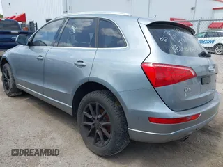 2010 Audi Q5 Premium Plus z VIN WA1LKAFP8AA068330, wystawiony jako IAAI lot #42417289 z przebiegiem 129 880 mil mil oraz . Historia ofert i sprzedaży dostępna na DreamBid. Obrazek 3.