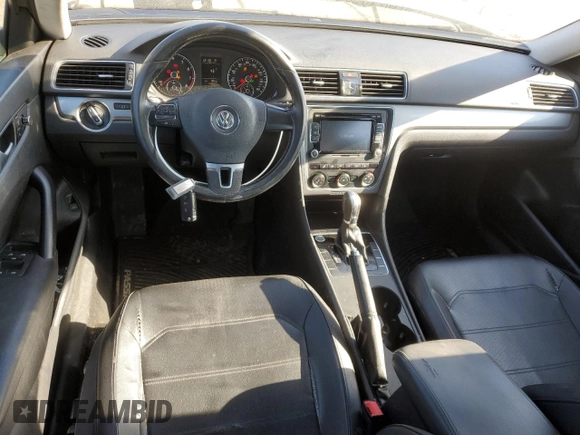2015 Volkswagen Passat Limited Edition Edition z VIN 1VWAT7A36FC111928, wystawiony jako Copart lot #46325855 z przebiegiem 149 482 mil mil oraz Czysty tytuł • Clean title. Historia ofert i sprzedaży dostępna na DreamBid. Obrazek 8.