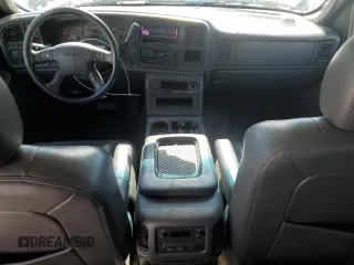 2005 GMC Sierra 2500HD SLE z VIN 1GTHK232X5F941546, wystawiony jako Copart lot #52755075 z przebiegiem 255 452 mil mil oraz Szkoda całkowita • Salvage title. Historia ofert i sprzedaży dostępna na DreamBid. Obrazek 8.