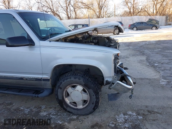 1996 Chevrolet Tahoe z VIN 1GNEK13R3TJ318572, wystawiony jako IAAI lot #41419555 z przebiegiem 199 201 mil mil oraz . Historia ofert i sprzedaży dostępna na DreamBid. Obrazek 17.