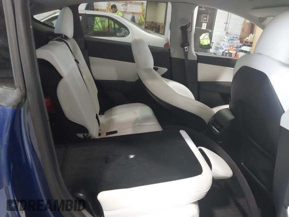 2021 Tesla Model Y Long Range with VIN 5YJYGDEE7MF066269, listed as a IAAI auction lot 42170970 with 70,170 mi miles. Bid and sale history available at carsss.com. Image 8.