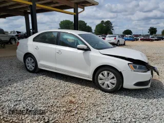 2013 Volkswagen Jetta SE with VIN 3VWDP7AJ7DM418763, listed as a Copart auction lot 56420575 with 130,301 mi miles and Salvage title. Bid and sale history available at DreamBid. Image 4.