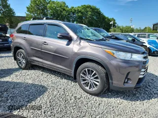 2017 Toyota Highlander XLE with VIN 5TDJZRFH7HS468912, listed as a Copart auction lot 62821955 with 79,331 mi miles and Salvage title. Bid and sale history available at DreamBid. Image 4.