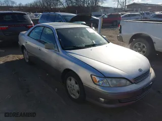 2000 Lexus ES 300 with VIN JT8BF28GXY0264311, listed as a IAAI auction lot 41669016 with 195,370 mi miles. Bid and sale history available at carsss.com. Image 1.