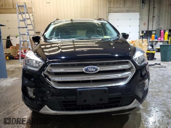 2018 Ford Escape SE z VIN 1FMCU9GD7JUD46213, wystawiony jako Copart lot #45981125 z przebiegiem 95 242 mil mil oraz Czysty tytuł • Clean title. Historia ofert i sprzedaży dostępna na DreamBid. Obrazek 5.