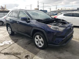 2019 Toyota RAV4 XLE with VIN JTMP1RFV8KD513544, listed as a Copart auction lot 82699354 with 43,562 mi miles and Salvage Title. Bid and sale history available at DreamBid. Image 4.