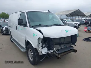 2020 Chevrolet Express Cargo z VIN 1GCWGAFG9L1268012, wystawiony jako IAAI lot #42160133 z przebiegiem 68 445 mil mil oraz . Historia ofert i sprzedaży dostępna na DreamBid. Obrazek 1.