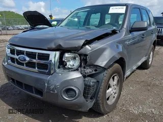 2009 Ford Escape XLS z VIN 1FMCU02709KC11692, wystawiony jako IAAI lot #42202890 z przebiegiem 155 243 mil mil oraz . Historia ofert i sprzedaży dostępna na DreamBid. Obrazek 6.