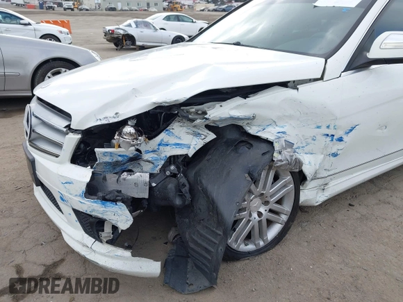2009 Mercedes-Benz C-Class 3.0L Sport with VIN WDDGF54X39R050407, listed as a IAAI auction lot 42105946 with 197,471 mi miles. Bid and sale history available at carsss.com. Image 6.