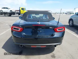 2019 FIAT 124 Spider Lusso z VIN JC1NFAEK6K0143183, wystawiony jako IAAI lot #42173832 z przebiegiem 3 574 mil mil oraz . Historia ofert i sprzedaży dostępna na DreamBid. Obrazek 16.