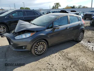 2015 Ford Fiesta Titanium z VIN 3FADP4FJ0FM175073, wystawiony jako Copart lot #81572574 z przebiegiem Nie podano mil oraz Czysty tytuł • Clean title. Historia ofert i sprzedaży dostępna na DreamBid. Obrazek 1.