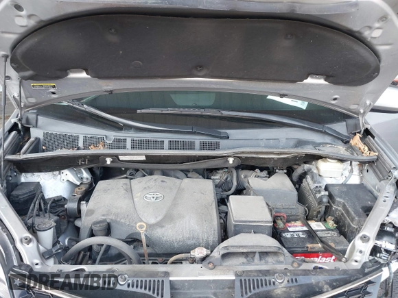 2018 Toyota Sienna SE with VIN 5TDXZ3DC0JS950481, listed as a IAAI auction lot 42404211 with 87,697 mi miles and . Bid and sale history available at DreamBid. Image 10.