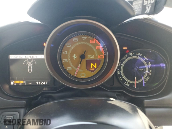 2010 Ferrari California z VIN ZFF65LJA9A0172003, wystawiony jako Copart lot #55601145 z przebiegiem 11 247 mil mil oraz Tytuł czysty. Historia ofert i sprzedaży dostępna na DreamBid. Obrazek 9.