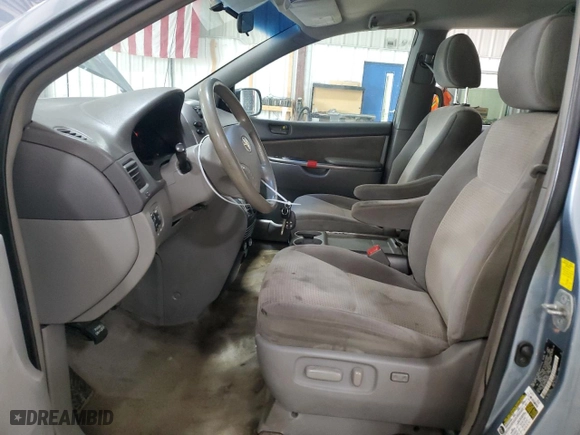 2010 Toyota Sienna CE with VIN 5TDKK4CC1AS332429, listed as a Copart auction lot 53102525 with 272,404 mi miles and Salvage Title. Bid and sale history available at carsss.com. Image 7.