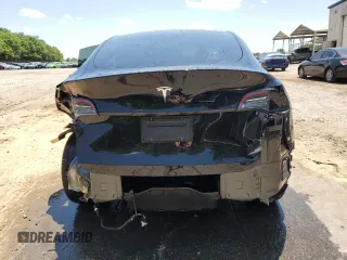 2024 Tesla Model Y z VIN 7SAYGDED2RA329802, wystawiony jako Copart lot #57748805 z przebiegiem 19 391 mil mil oraz Szkoda całkowita • Salvage title. Historia ofert i sprzedaży dostępna na DreamBid. Obrazek 6.